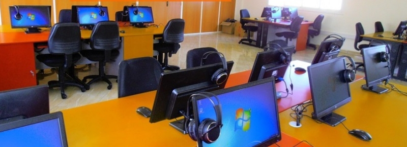 Salle Multimedia realisée par une équipe technique specialisée mise à votre disposition